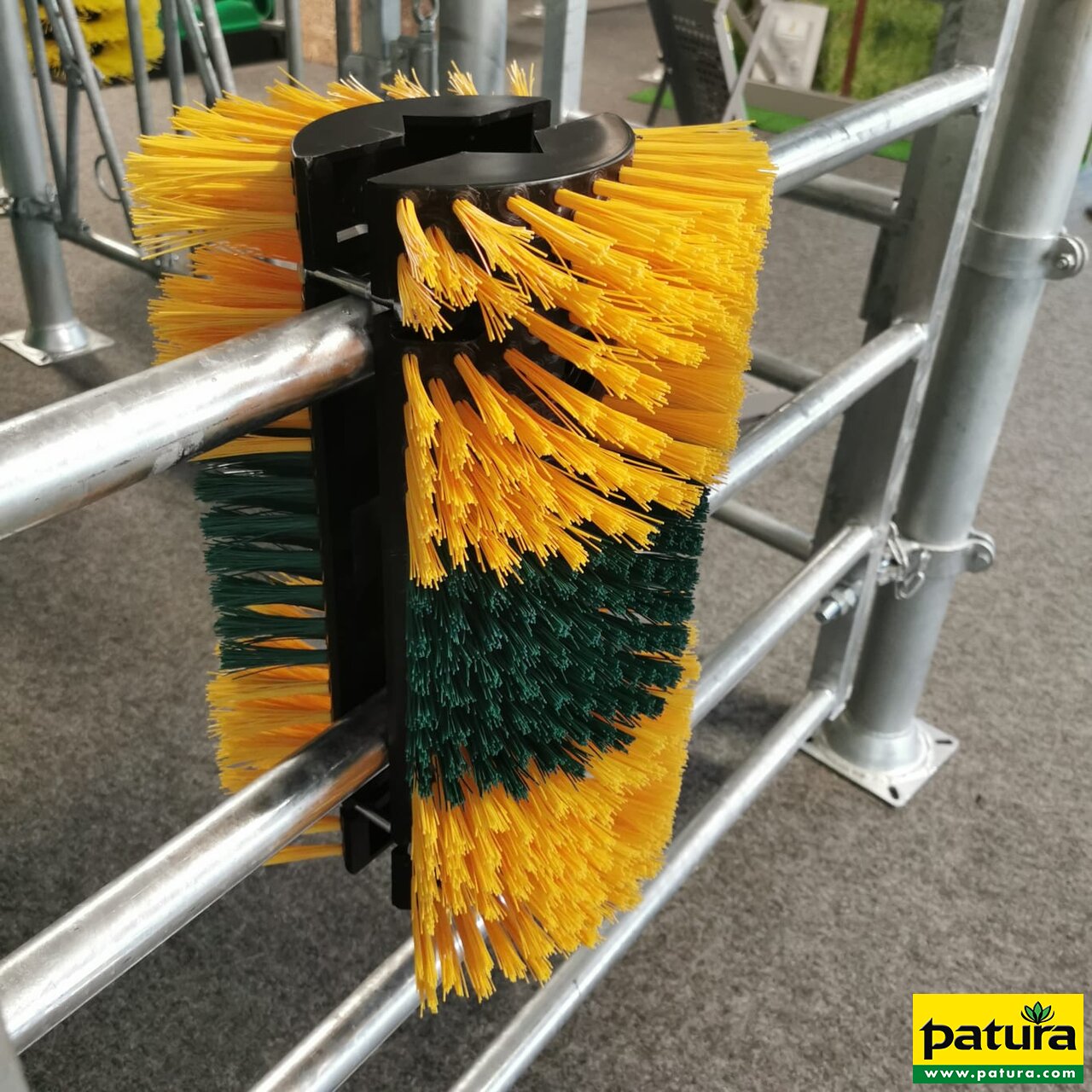 Kratzbürste Multifix für Wand- und Pfostenmontage