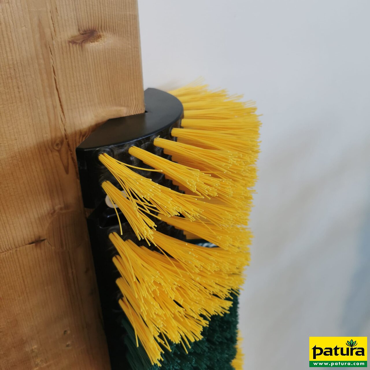Kratzbürste Multifix für Wand- und Pfostenmontage